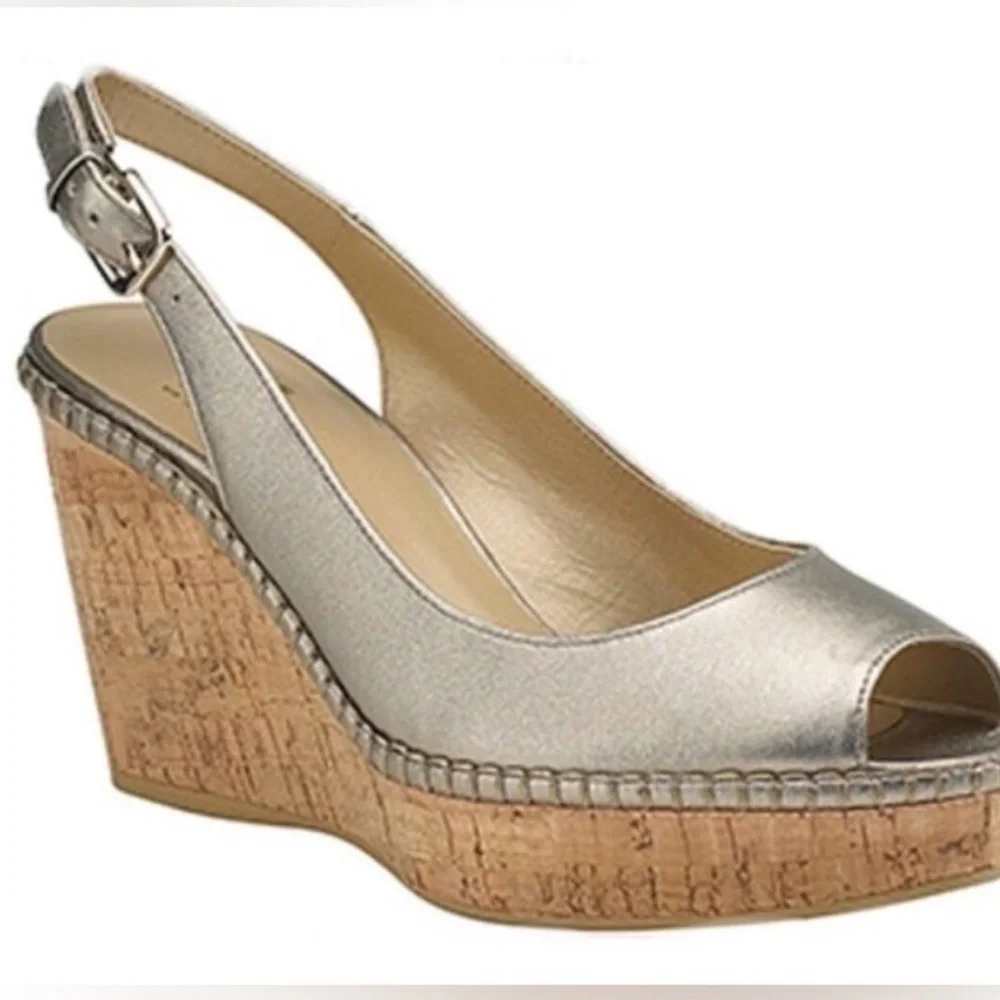 🖤 STUART WEITZMAN Brushed Gold Leather Wedge 🖤